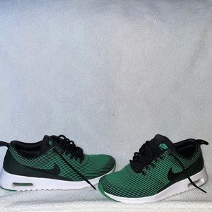 Green and Black Airmax Thea 7.5W
